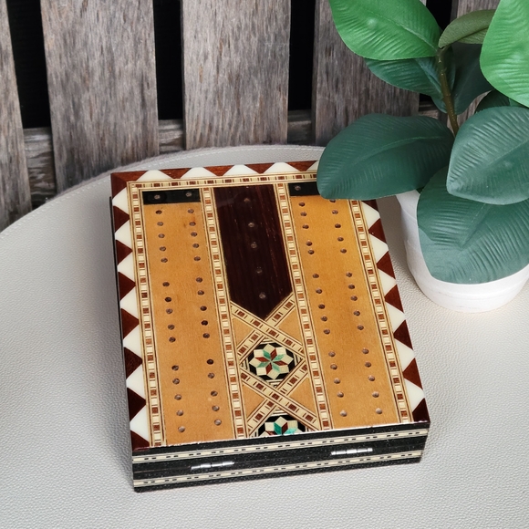 Folding Rosewood Geometric High Gloss Cribbage Board With Red Velvet Interior - Picture 3 of 6